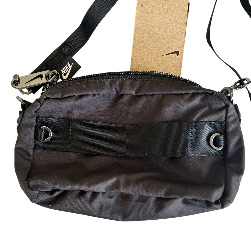 Nike Fanny Pack Bag Belt Secured Zippered Pockets Unisex Adjustable Size Black